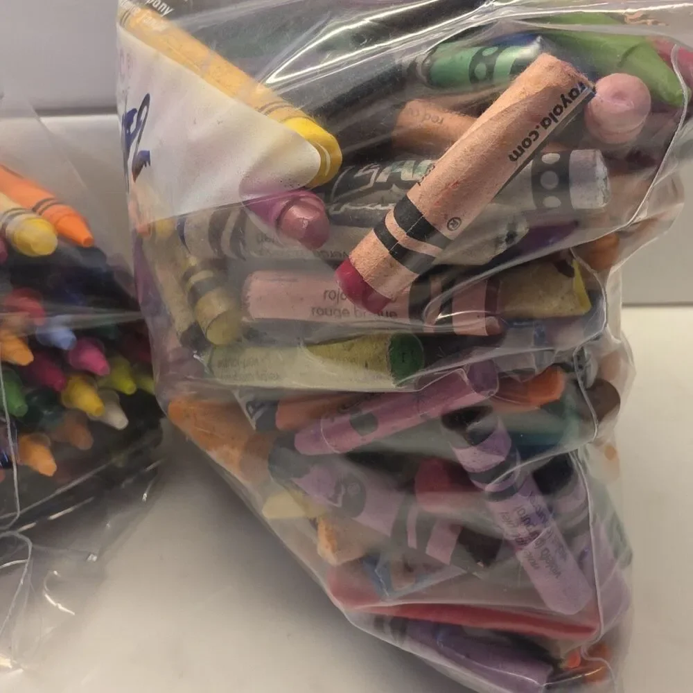 2+ lbs. Crayons Mixed Colors Whole&Broken Melting Arts & Crafts Most are Crayola